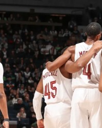 半岛体育登录-骑士百大球员名单：莫布利13、米切尔15、加兰38、阿伦45