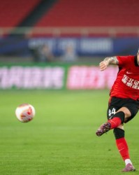 半岛体育登录-【中超】徐浩峰手球被吹 亚泰0比0河南两连平