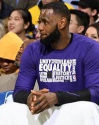 半岛体育登录-前队友：詹姆斯把装备全铺放在地板上 你得绕开走