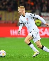 半岛体育登录-英媒：曼城阿森纳利物浦切尔西关注拉尔森，法鹰若进欧冠不会放人