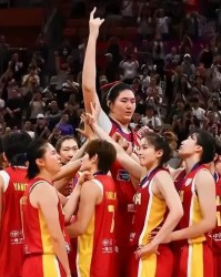 半岛体育入口-李月汝哽咽，宫鲁鸣下课？新帅锁定1人，曾亚运夺冠，王治郅辅佐