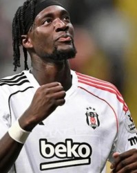 半岛体育入口-贝西克塔斯1130万镑买断亚伯拉罕，为维拉转会铺路|罗马|阿斯顿维拉|前锋球员转会|塔米·亚伯拉罕|塔米_新浪体育_新浪新闻