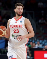 半岛体育-鲁迪盛赞申京：表现惊艳如高大型控卫，球商出众尽在预料之中